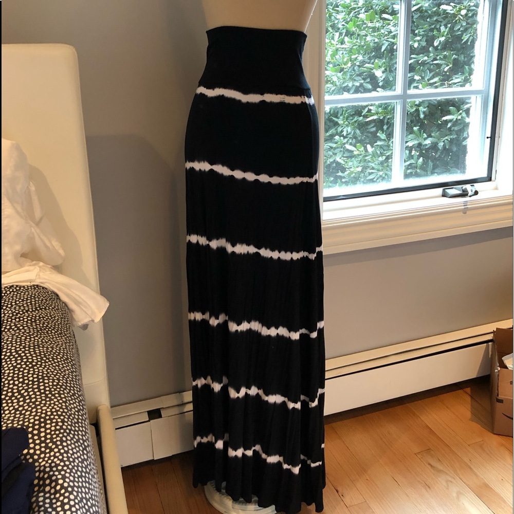 BLACK AND WHITE TIE-DYE MAXI SKIRT🏴